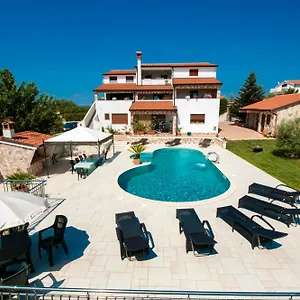 https://villa-kimberly.in-istria.net
